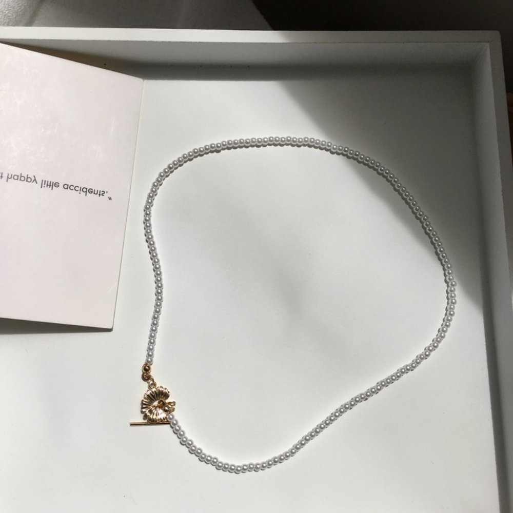 Golden Daisy Pearl Metal Necklace Choker - Picture 7 of 11